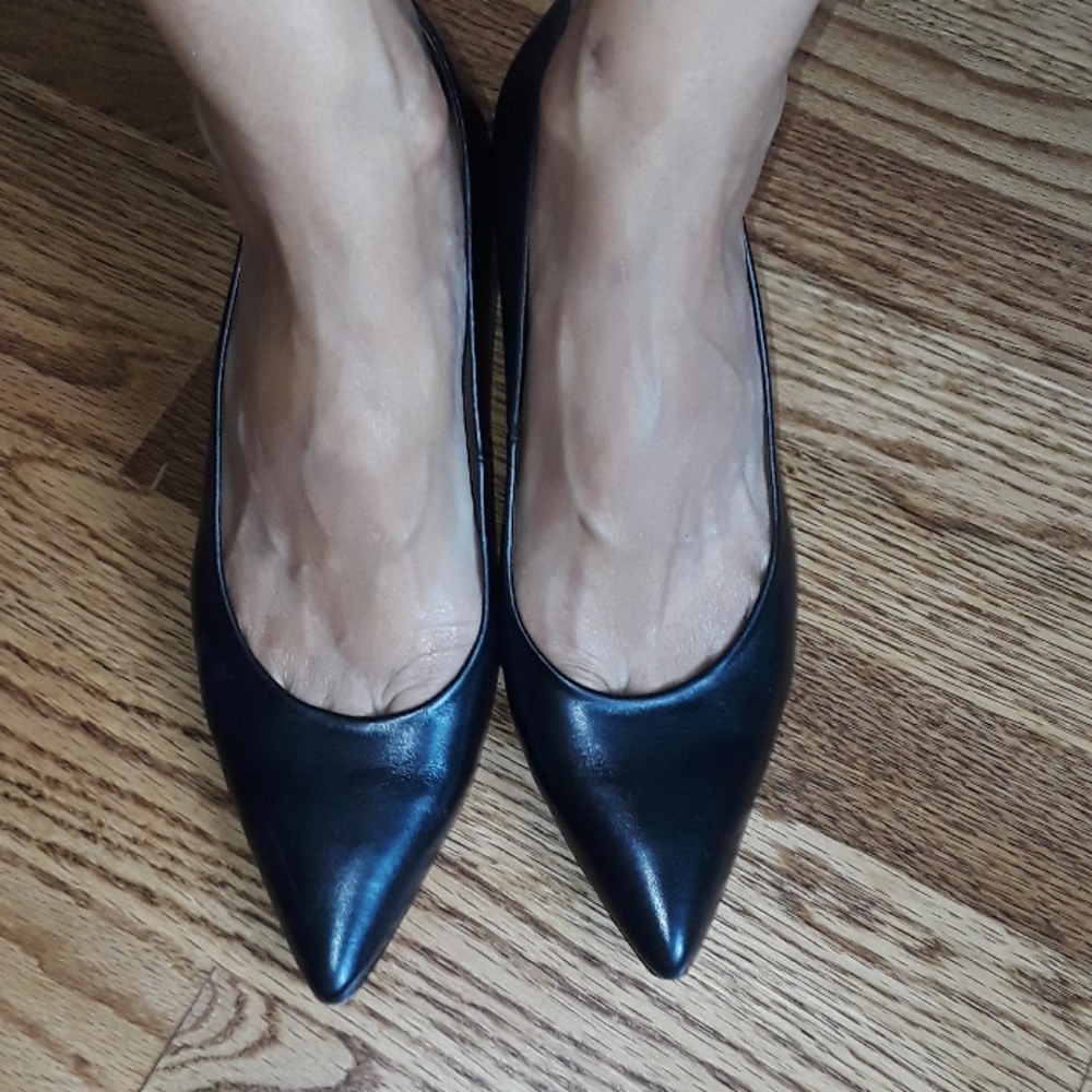Donald J Pliner ROME kitten heel pump